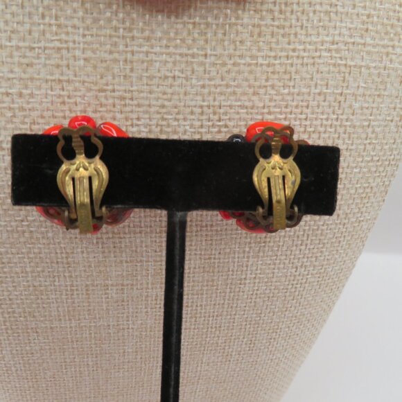 Vintage Red and Black Beaded Necklace and Clip On Earrings Set - Picture 8 of 14